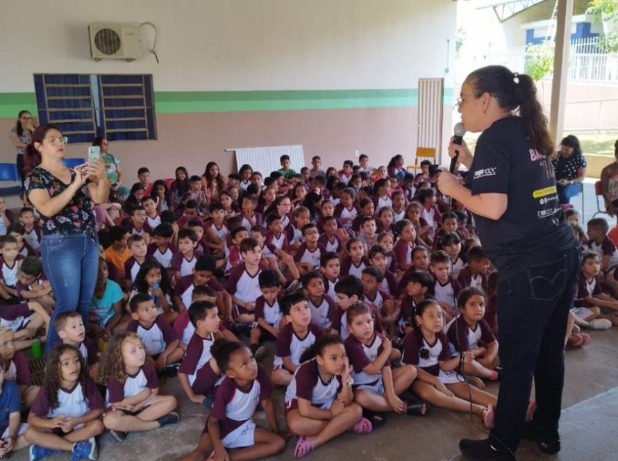 Suinocultura vira tema de aula para 500 alunos em escola pública de Goiás