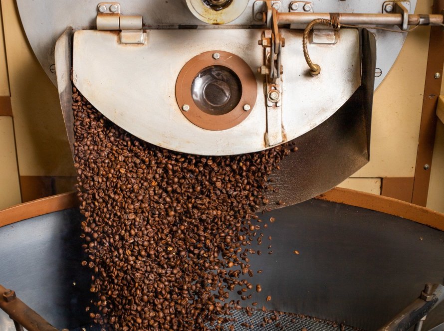 Monitorando clima nas principais origens, café tem apenas ajustes nesta 4ª feira