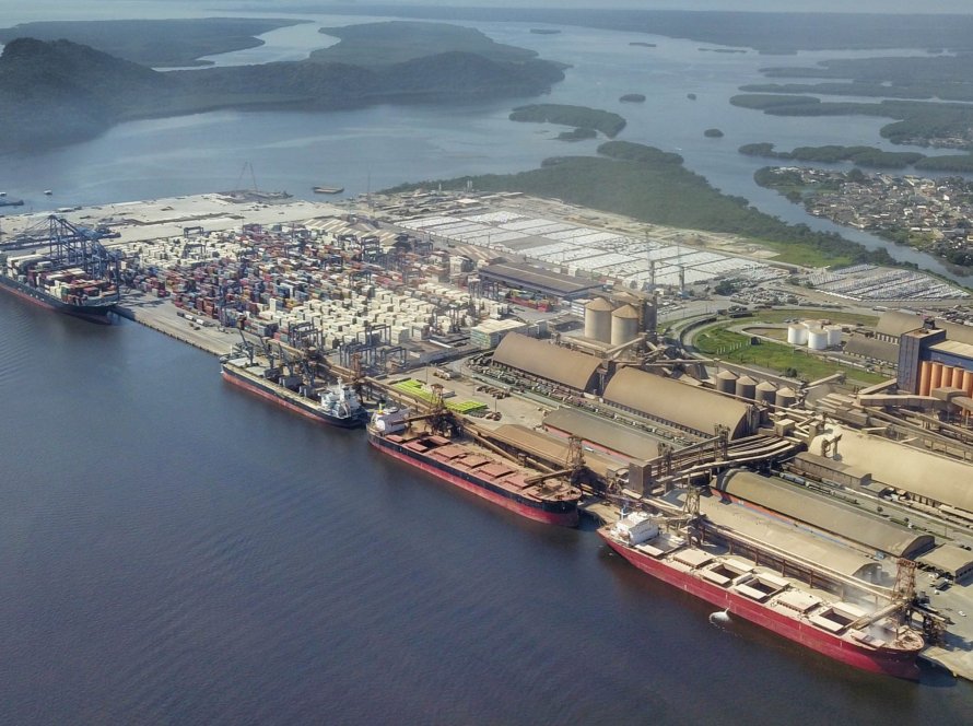 Porto de Paranaguá é a principal estrutura de escoamento das exportações paranaenses