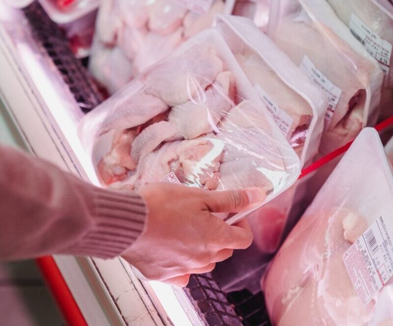 Demanda aquecida eleva preços da carne de frango; exportações crescem