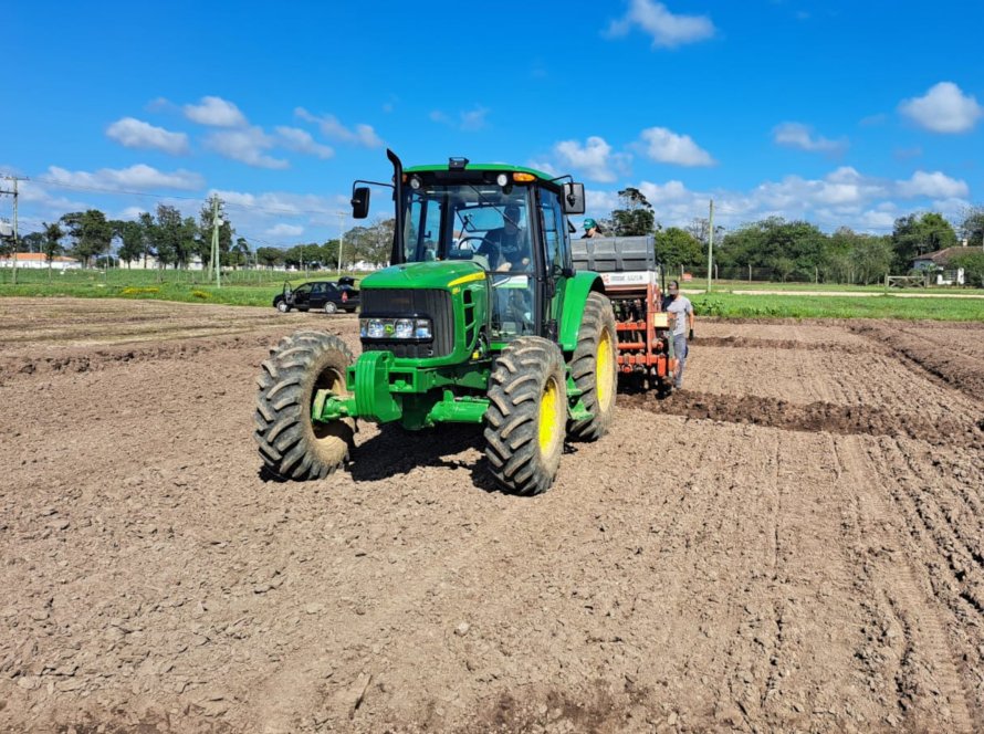 FEDERARROZ: Iniciado o plantio da área da Abertura Oficial da Colheita do Arroz e Grãos em Terras Baixas