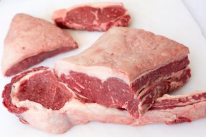 Receita cresce 29% e as exportações totais de carne bovina voltam a superar as 300 mil TONELADAS EM abril, diz ABRAFRIGO