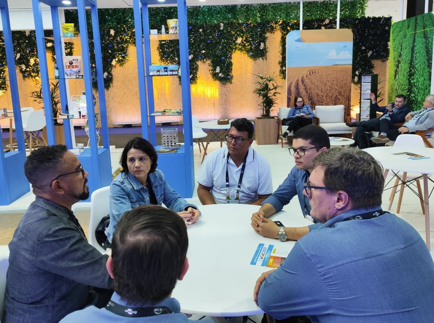 Em Congresso Brasileiro, Programa Fitossanitário da Soja da Aiba participa de reuniões técnicas