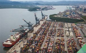 Tarifaço sobre parte de exportações brasileiras entra em vigor hoje