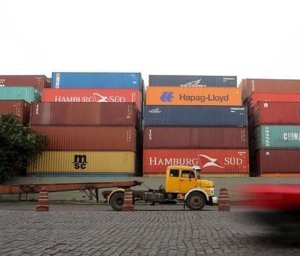 Tarifas de Trump pressionam exportação brasileira, mas estratégia pode transformar desafio em oportunidade
