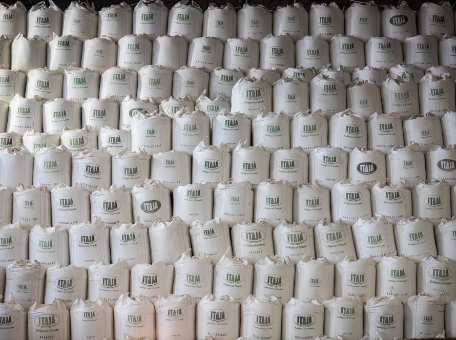 DATAGRO: Exportações brasileiras de açúcar recuam em 2025, mas atingem segundo maior volume da história