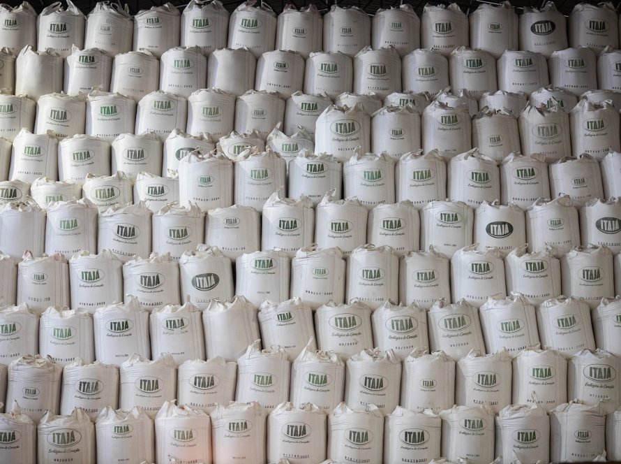 Brasil reduzirá exportações de açúcar em 14% com mudança para etanol, diz Safras & Mercado