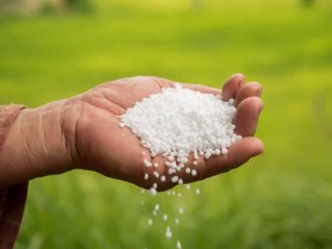 China restringe exportações de fertilizantes, prejudicando oferta já apertada pela guerra