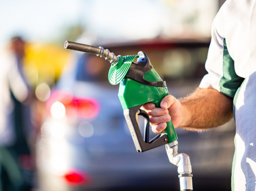 Conflito no Irã pode elevar exportação de combustível do Brasil e impactar pontualmente venda de alimentos, segundo MDIC