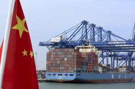 Exportações da China aproveitam boom da IA enquanto a economia doméstica enfrenta dificuldades