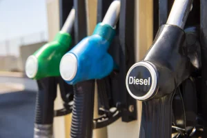 Trump apoia proibição da exportação de diesel conforme preços dos combustíveis atingem níveis recordes