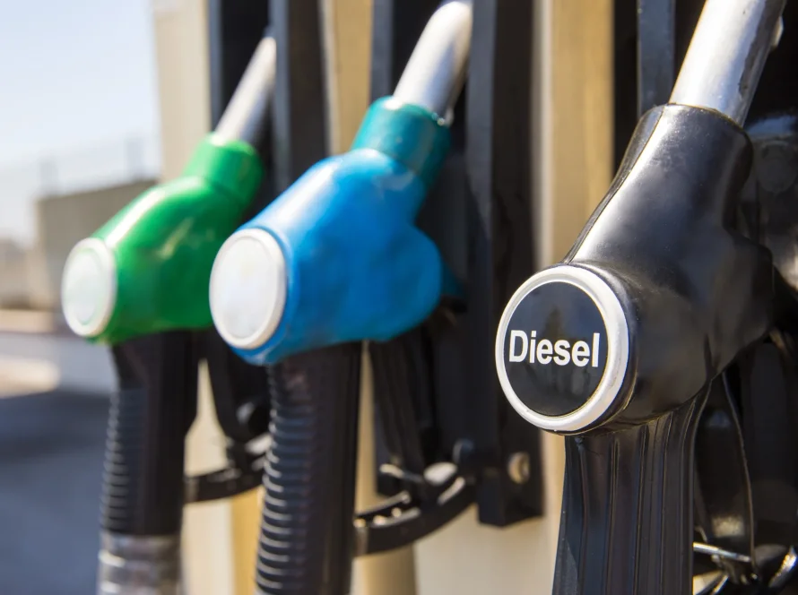 Trump apoia proibição da exportação de diesel conforme preços dos combustíveis atingem níveis recordes