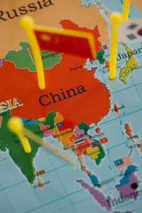 Crescimento econômico da China ganha força com boom das exportações