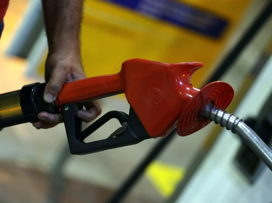 Diesel russo volta a destinos habituais após fim da proibição de exportação, mostram dados