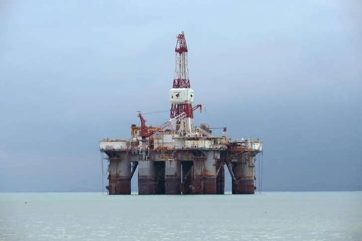 Petróleo recua com aumento de exportações do Oriente Médio e liberação de estoques